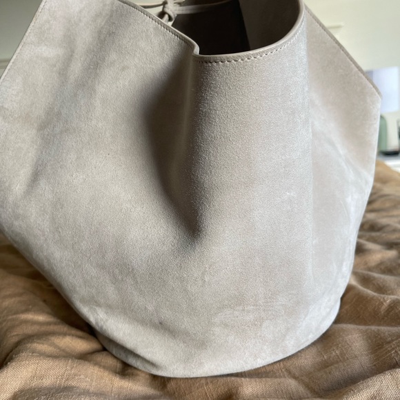 KHAITE Medium Lotus Tote in Grey Suede - Picture 5 of 16